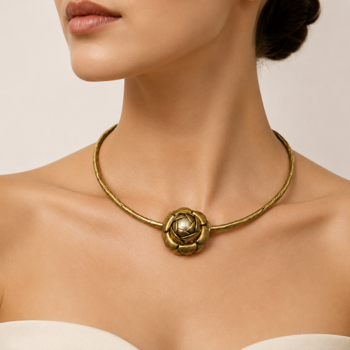 Aurelia Rose Collar
