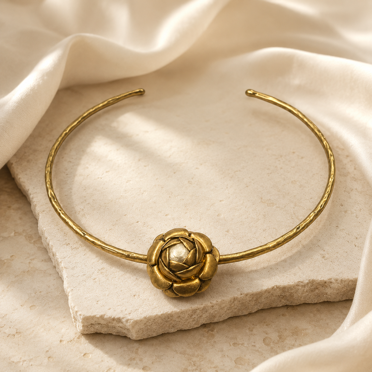 Aurelia Rose Collar