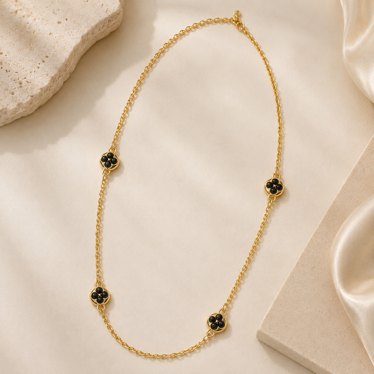 Noir Clover Chain